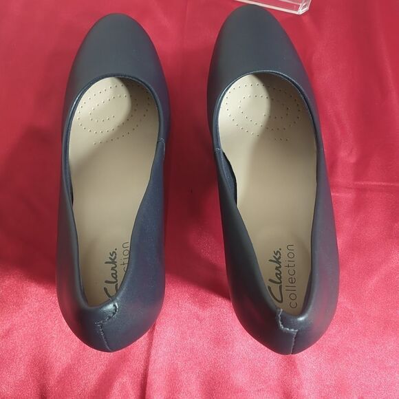 Clarks Pump Heels Womens 8.5M Blue Ambyr Joy Slip On Faux Leather Almond Toe. - Picture 5 of 9